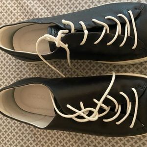 Great walking casual shoe